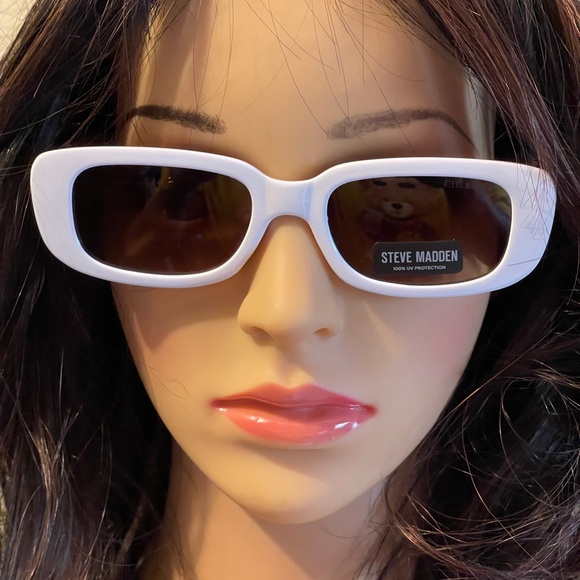 Steve Madden Accessories - STEVE MADDEN In Felicia 100% UV White Rectangle Sunglasses 51-21-138